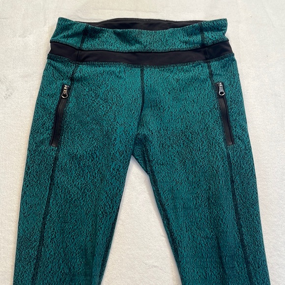 Lululemon 7/8 green and mesh leggings size 6 - Picture 2 of 15
